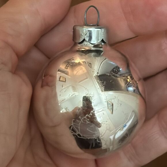 Vintage lot of 5 glass ball Christmas tree ornaments - Picture 2 of 6